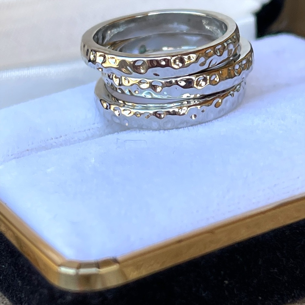 SET OF 3 HAMMERED SILVER TONE STACKABLE RINGS NO NICKEL! - Picture 4 of 9